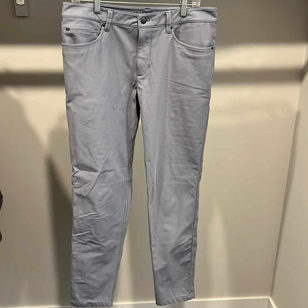 Slim fit Baby Blue 7 Diamonds dress pants. Athletic/performance material.